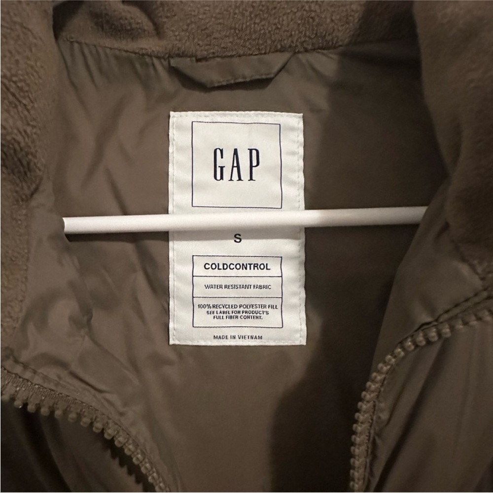 GAP Women's Cold Control Olive Puffer Vest - Picture 2 of 3